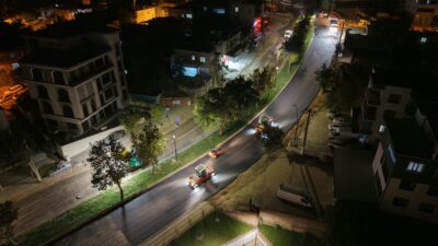 Büyükşehir Belediyesi, altyapı çalışmalarının tamamlandığı Ahmet Uncu Caddesi’ni tamamen yeniliyor.
