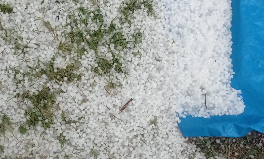 Kahramanmaraş’ın Andırın ilçesine bağlı Akifiye Mahallesi, ani bastıran şiddetli dolu