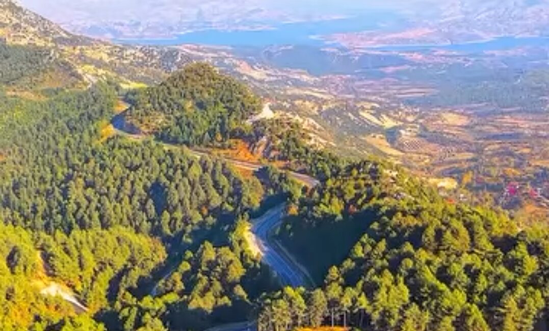 Kahramanmaraş ile Andırın ilçesi arasında uzanan virajlı dağ yolları, sunduğu