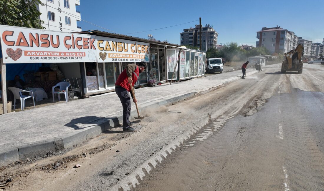 Büyükşehir Belediyesi, Elbistan Hacı Esat Efendi Caddesi’nde kapsamlı temizlik çalışması