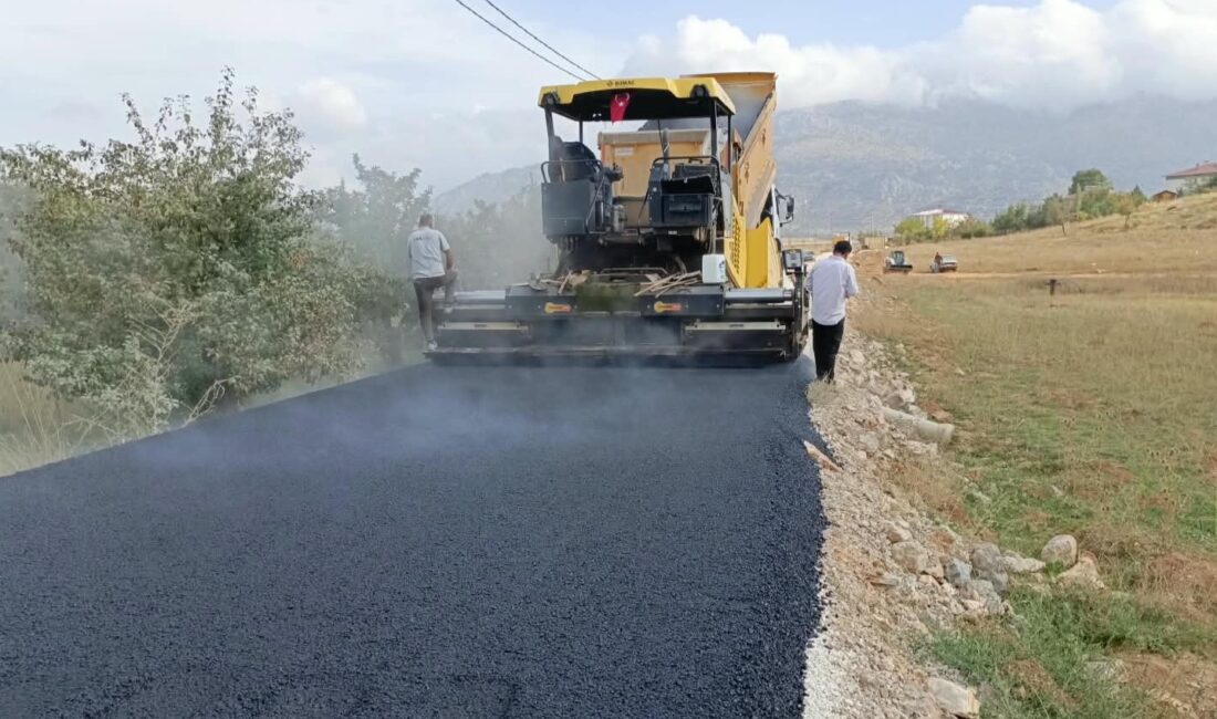 Büyükşehir Belediyesi, Göksun ilçesinde Devlettepe Mahalle yolunu yeniliyor. Devlettepe Okulu’na