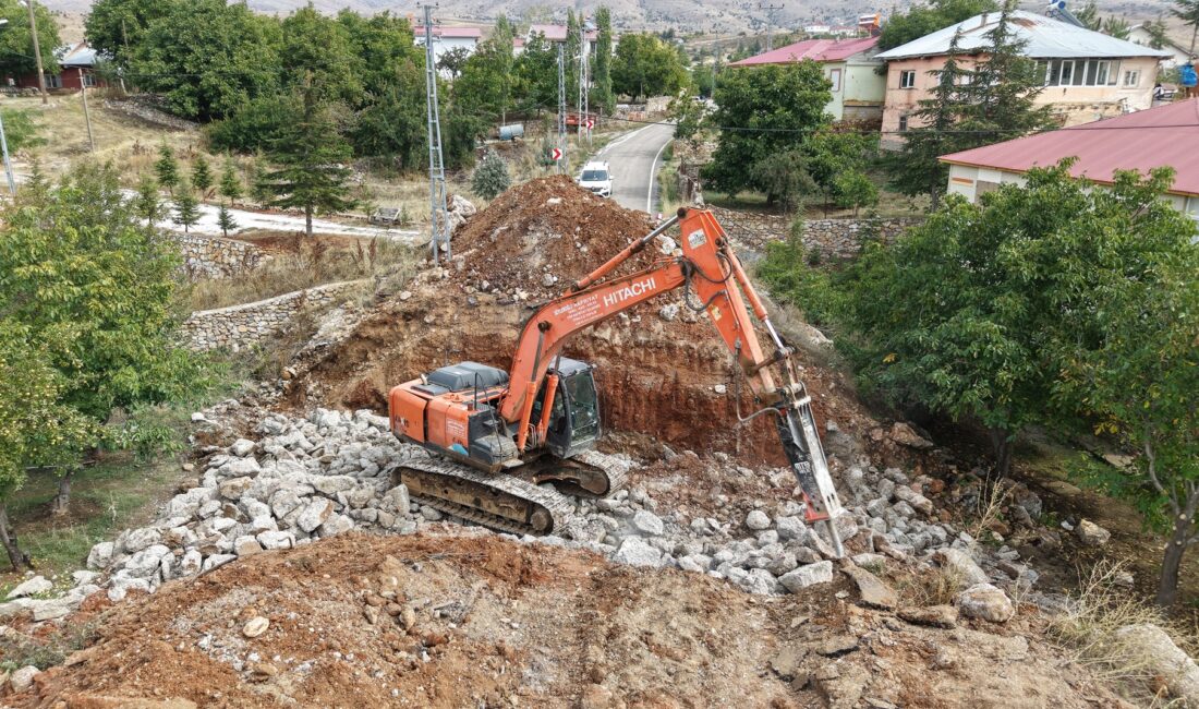 Büyükşehir Belediyesi, Göksun’un kırsal Keklikoluk Mahallesi’nde modern ve dayanıklı köprü