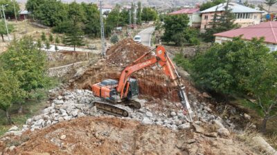 Büyükşehir Belediyesi, Göksun’un kırsal Keklikoluk Mahallesi’nde modern ve dayanıklı köprü