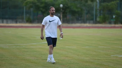 Kahramanmaraş İstiklalspor yönetimi teknik direktör Ömer Faruk Mahir ile ilgili