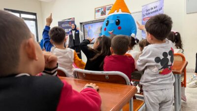 &nbsp; Haydar Aliyev Anaokulu’nda öğrencilerimizle bir araya gelen Mavi, suyun