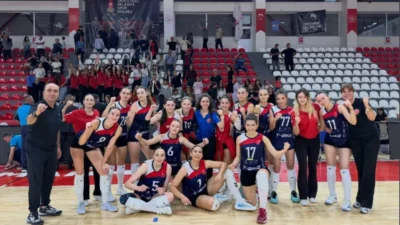Sahasında Elazığ Belediye Spor’u konuk eden Büyükşehir Belediye Spor Voleybol