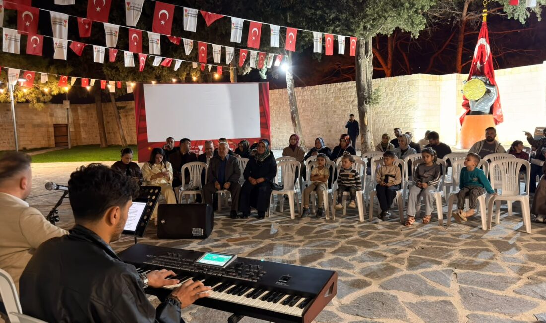 Büyükşehir Belediyesinin kültür sanat programları kapsamında Kahramanmaraş Kalesi’nde gerçekleştirilen müzik