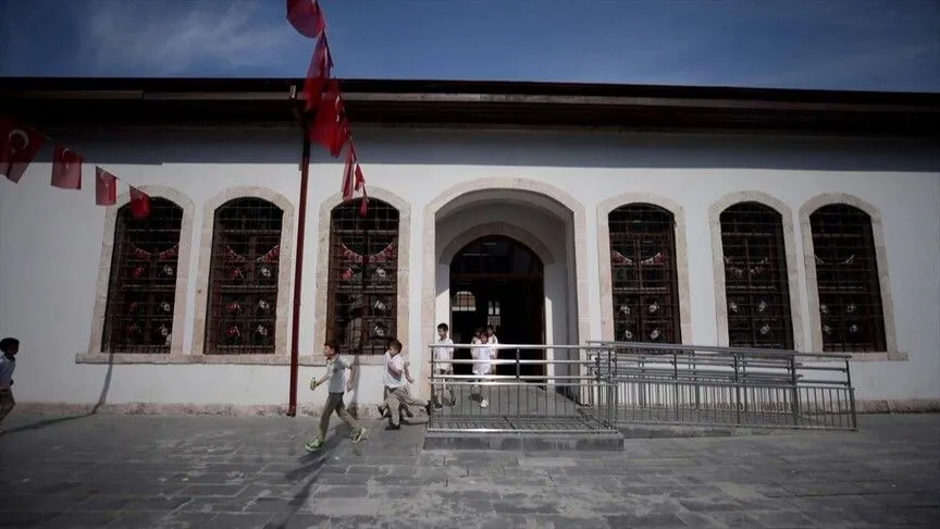 Osmaniye’deki Yedi Ocak İlkokulu, 1911’den bu yana eğitim öğretime ev