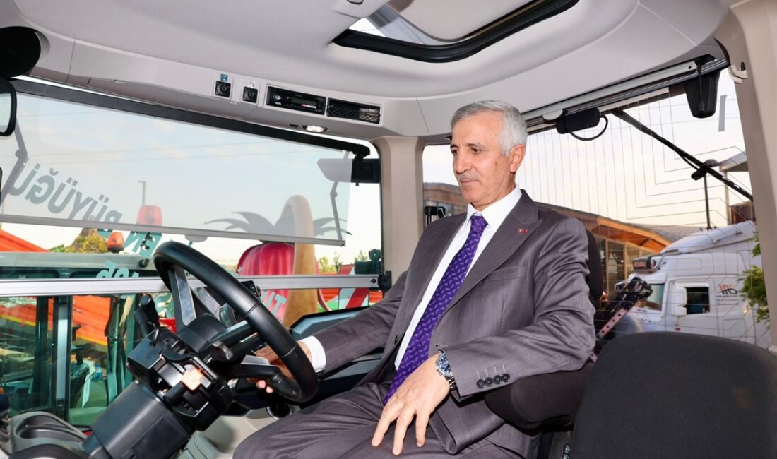 Kahramanmaraş Valisi Mükerrem Ünlüer, EXPO Fuar Merkezi’nde düzenlenen 10. Kahramanmaraş