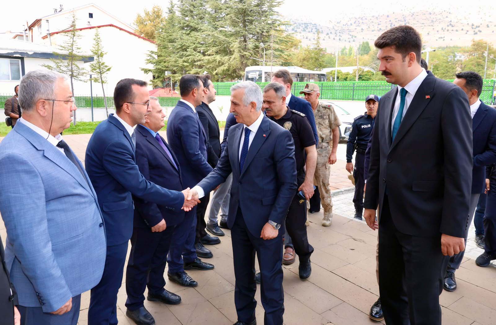 &nbsp; &nbsp; Kahramanmaraş Valisi Mükerrem Ünlüer, beraberindeki heyetle birlikte Nurhak