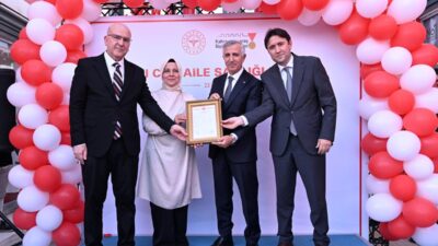 &nbsp; Kahramanmaraş Valisi Mükerrem Ünlüer, hayırsever Dr. Emrullah Kirişçi ve