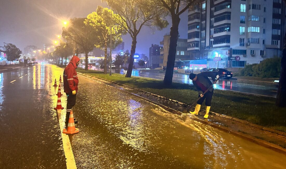 Büyükşehir Belediyesi, etkili olan sağanak yağışların ardından şehir genelinde temizlik,