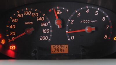 Yıllardır hayalini kurduğu otomobili alan tüketici, aracın kilometresinin düşürüldüğünü öğrenince