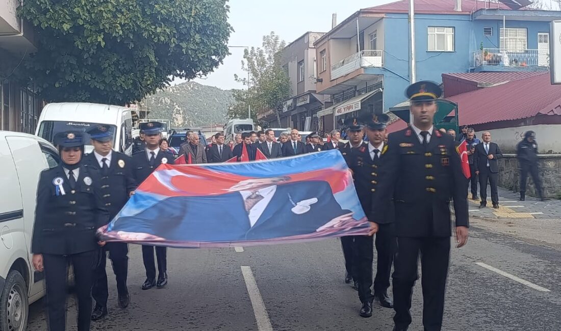 Kahramanmaraş’ın Andırın ilçesinde, 29 Ekim Cumhuriyet Bayramı kutlamaları kapsamında renkli