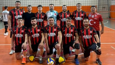 Kahramanmaraş’ta düzenlenen 4. Kamu Spor Oyunları Voleybol Turnuvası heyecanlı karşılaşmalarla