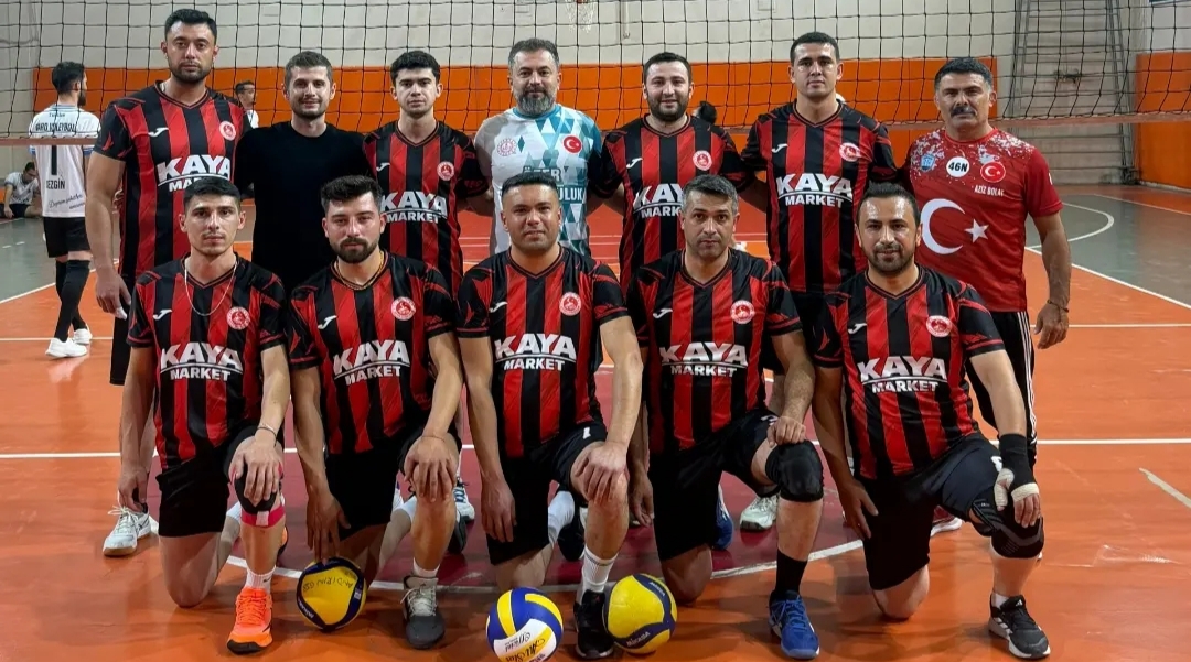 Kahramanmaraş’ta düzenlenen 4. Kamu Spor Oyunları Voleybol Turnuvası heyecanlı karşılaşmalarla