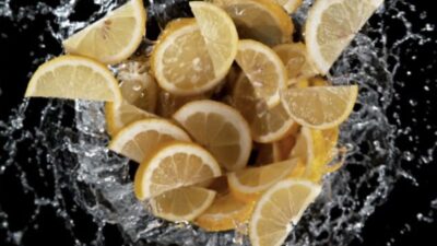   Limon suyu yüksek miktarda şeker, C vitamini, B1 vitamini,
