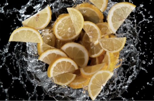   Limon suyu yüksek miktarda şeker, C vitamini, B1 vitamini,